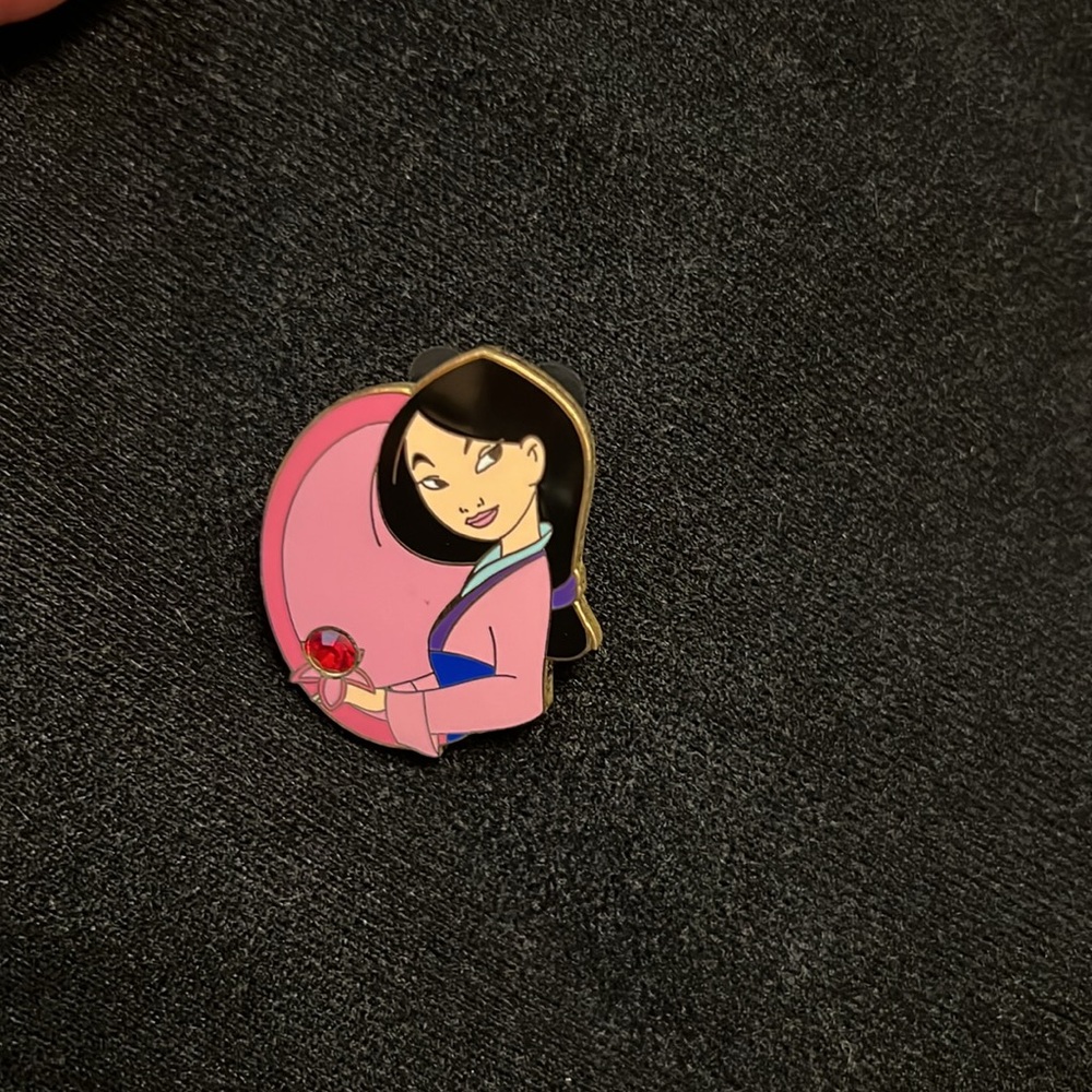 Disney MULAN Princess Premiere
Birthstone Series Pin July 2004 - Picture 2 of 4
